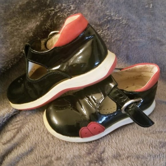 Petit Shoes | Made in Spain | Toddler | T Bar | Black | Patent Leather | Size 24 - Picture 3 of 10